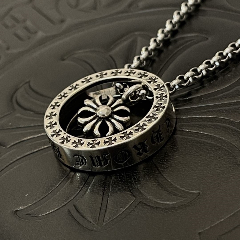 Ch*0me He**ts necklaces